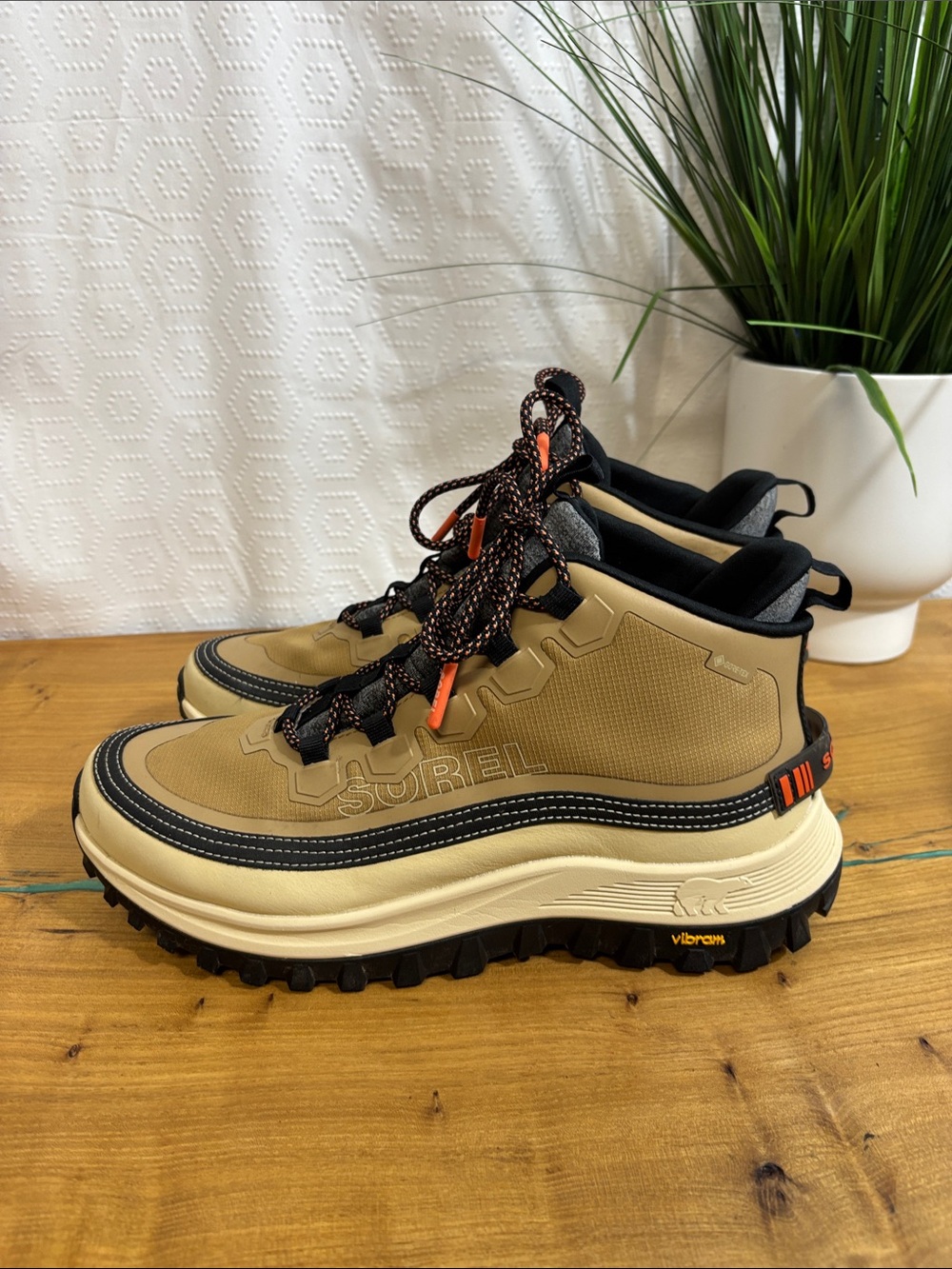 Sorel CALLSIGN HORIZON™ MID GTX Men's Waterproof Sneaker size 10 - Picture 4 of 8